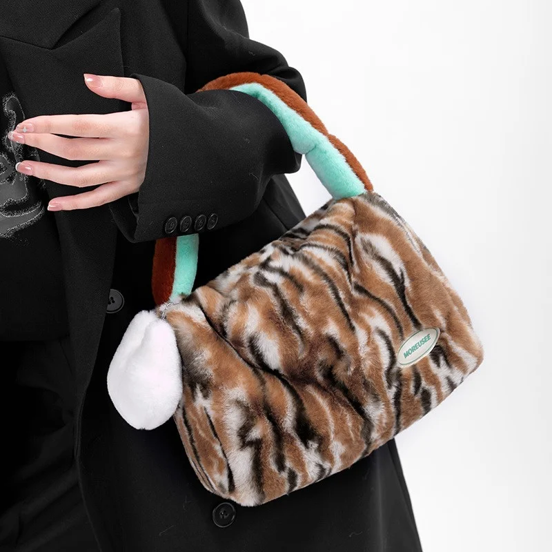 Women's Soft High Quality Plush Fur Bag Luxury Faux Fur Handbag New Large Capacity Plush Soft Handle Design Handbag