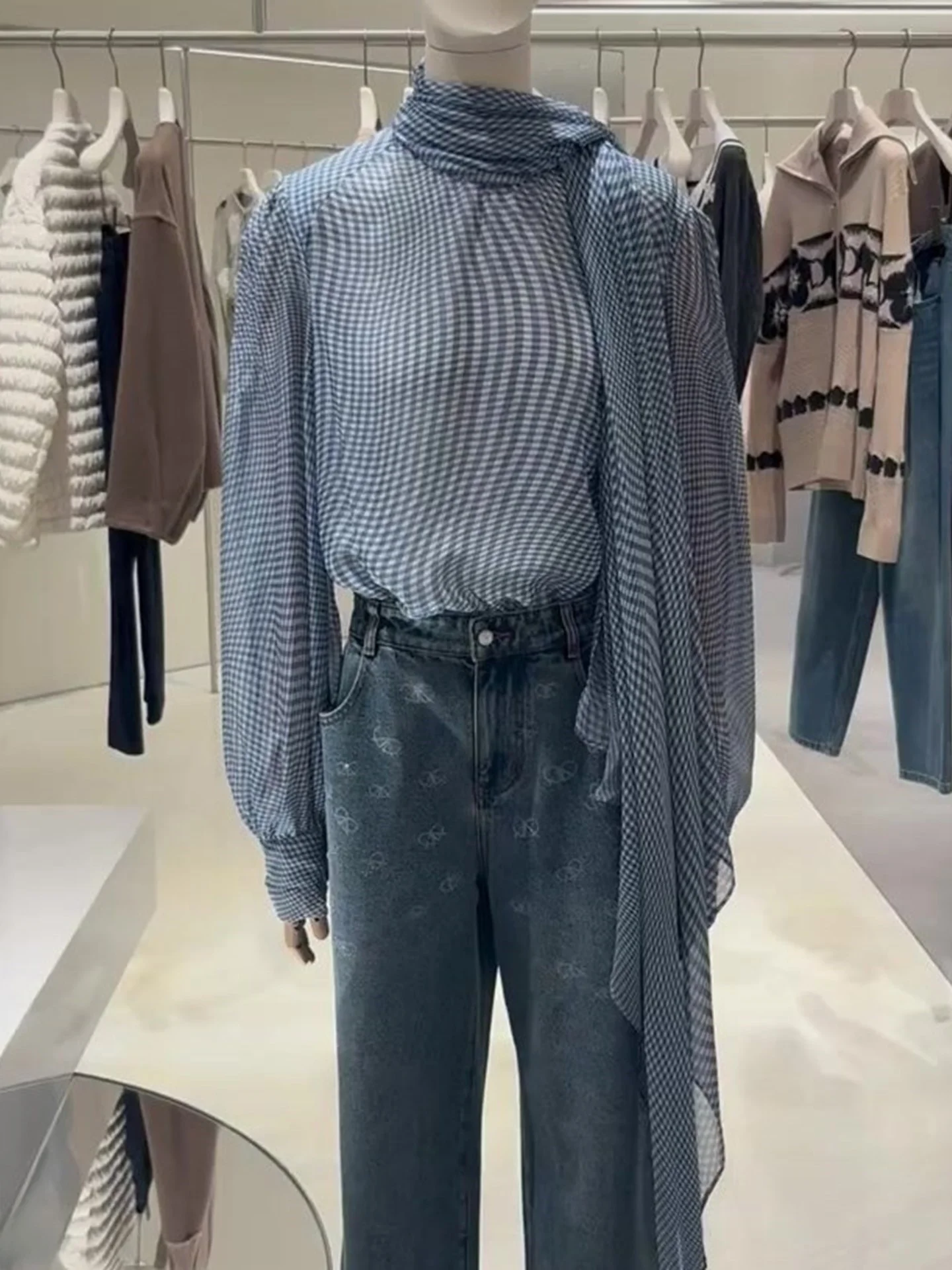 

Blue Plaid Shirt Women's Silk Scarf Casual Elegant Gentle High-End Early Autumn New Style 2026 Korean Version Straight Cut