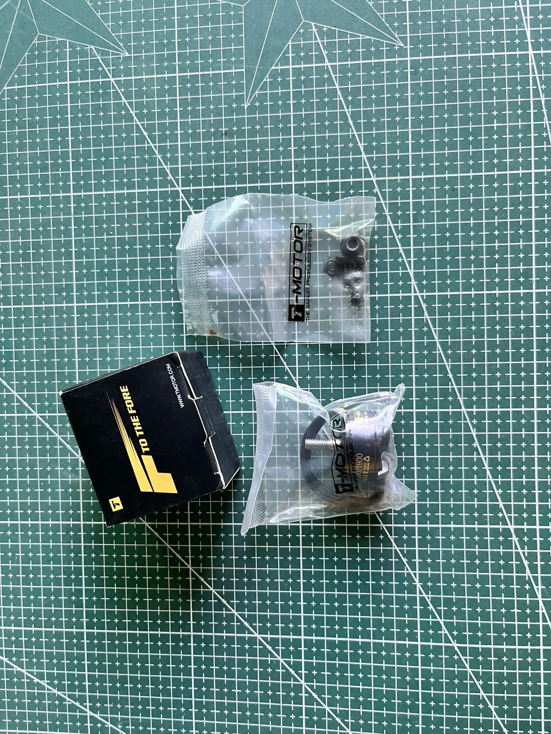 

Бесколлекторный двигатель T-Motor F80 1900KV 3-6S для FPV-дронов