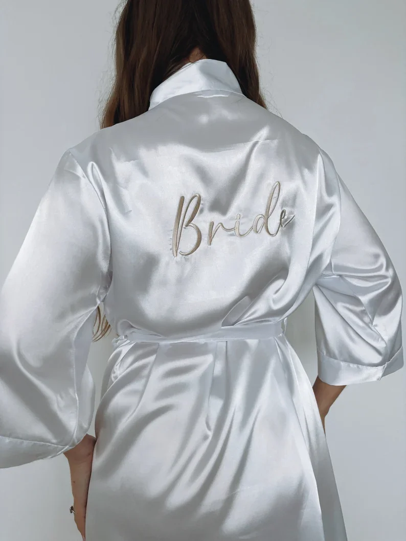 ส่วนบุคคลแชมเปญ Bridesmaid Robes ปักซาตินเจ้าสาว Robe Dressing Gown ชุดนอนของขวัญเพื่อนเจ้าสาว Maid of Honor เจ้าสาว