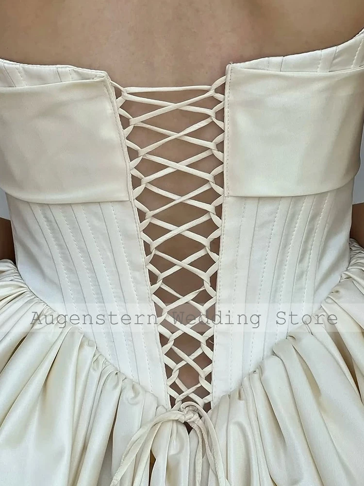 Stijlvolle trouwjurken voor dames Mini satijn A-lijn Bruiloftsjurken Ivoor Strapless Strik Ruches Veters Civiele trouwjurken