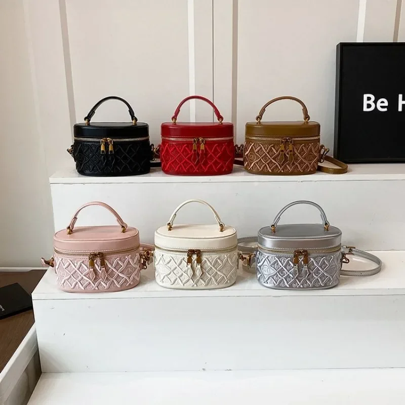 

Sophisticated Practical Diaper Bag One Shoulder Mom Business Trip Baby Care Exquisite Portable Trendy Chic Timeless Elegant