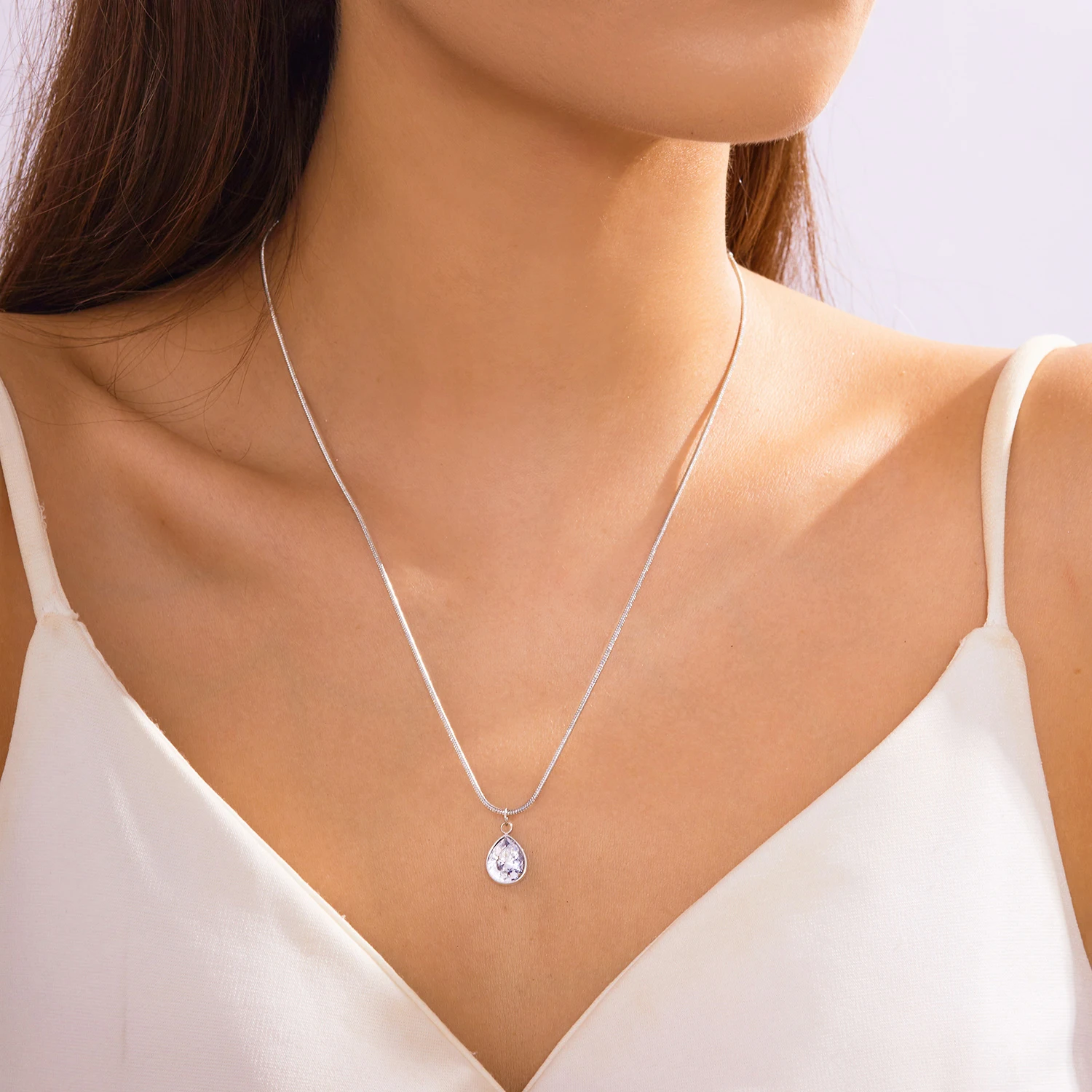 Moderne barocke Imitationsperlen-Halskette für Frauen, glitzernde Herz-Gold-Farben-Kette, geschichtete Halskette, Party-Schmuck-Accessoires – Detail 6