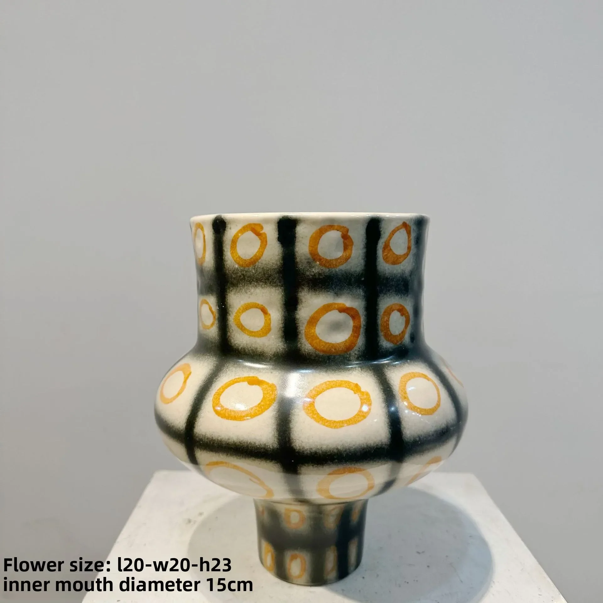 Creative ceramic vase home model room hotel clubhouse flower decoration ornament