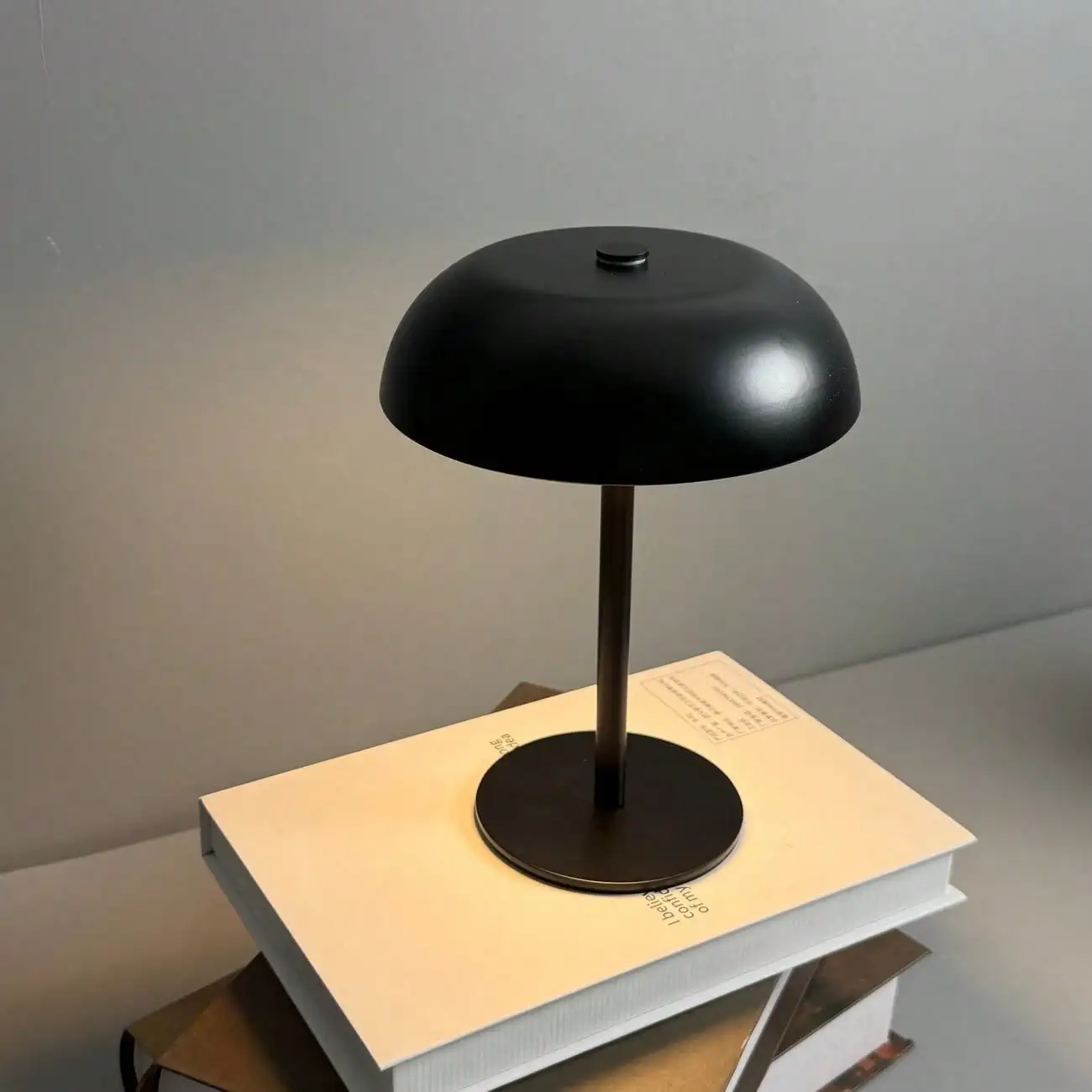 

One Rechargeable Desk Lamp, A Table Lamp Made Of Metal, Cordless, Ideal As A Gift, Perfect For Use In A Bedroom, Restaurant, Bar, Or Cafe.