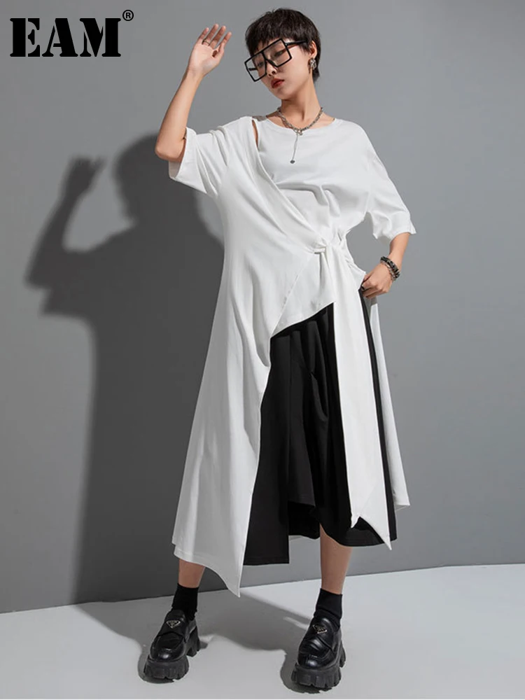 

[EAM] Women White Irregular Hem Big Size Long T-shirt New Round Neck Short Sleeve Fashion Tide Spring Summer 2024 1DF8717