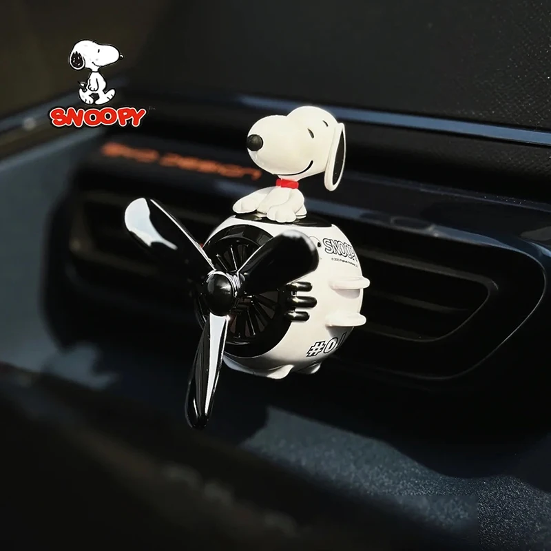 Ambientador de aire para coche Snoopy de Anime, salida de aire bonita para coche, hélice de aromaterapia, decoración, juguetes, accesorios, modelo, regalos de cumpleaños