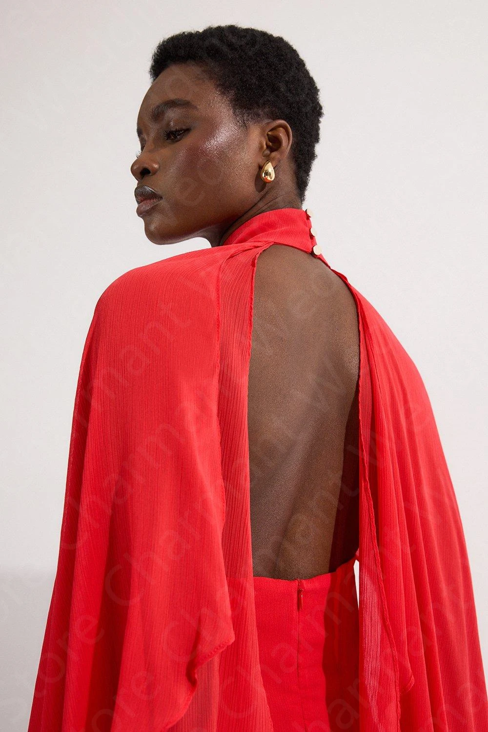 Aangepaste vintage rode avondjurken met cape galajurken hoge hals bruiloftsgastjurken open rug ruches in de uitverkoop