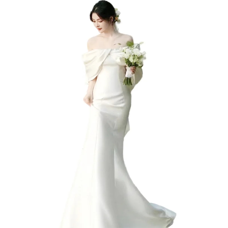 Satin Weißes Hochzeitskleid Meerjungfrau Herzförmiger Ausschnitt Falten Elegant Schulterfrei Maßgeschneiderte Brautkleider Vestidos De Novias