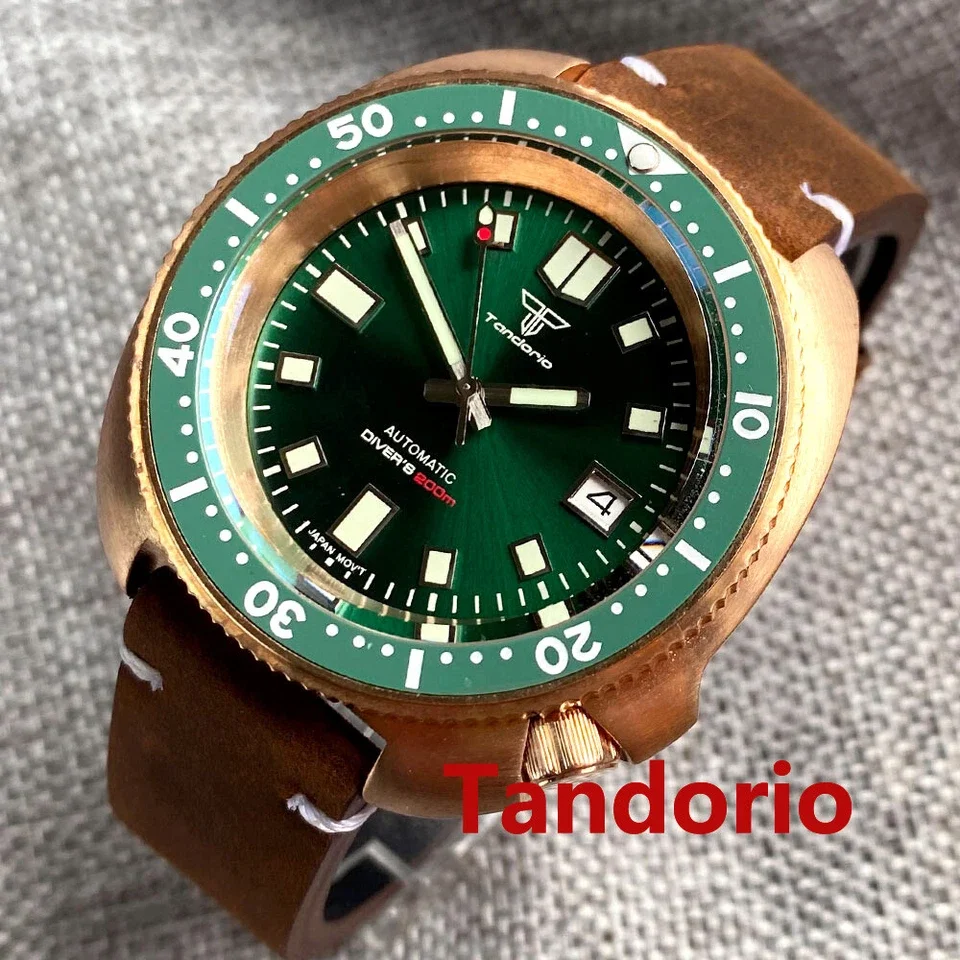 

Зеленые/черные часы Tandorio Cusn8 44 мм из цельной бронзы с сапфировым стеклом, водонепроницаемые до 200 м, с автоматическим механизмом NH35A, мужские, с коричневым кожаным ремешком.