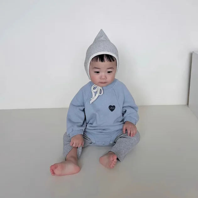 بدلة أطفال جديدة لخريف 2025 بأكمام طويلة من القطن للأطفال الرضع والأولاد والبنات مطبوع عليها حروف على شكل قلب ملابس غير رسمية لحديثي الولادة 0-24 متر #5