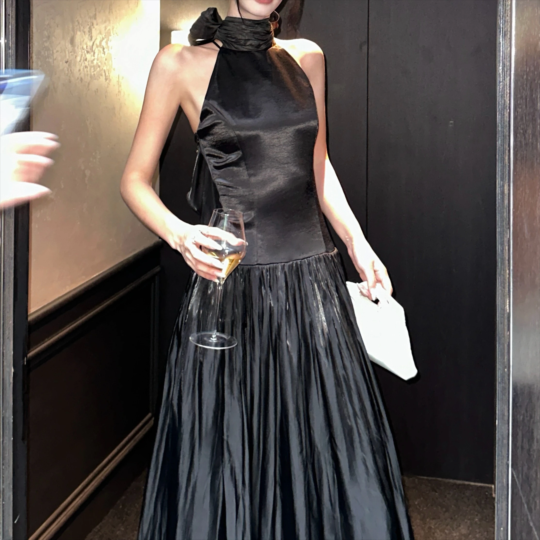 Sukienka halter z błyszczącymi zdobieniami, damska, bez rękawów, letnia, na wakacje, na imprezę, z wysoką talią, elegancka, dopasowana sukienka bodycon, elegancka odzież damska z wysoką talią.