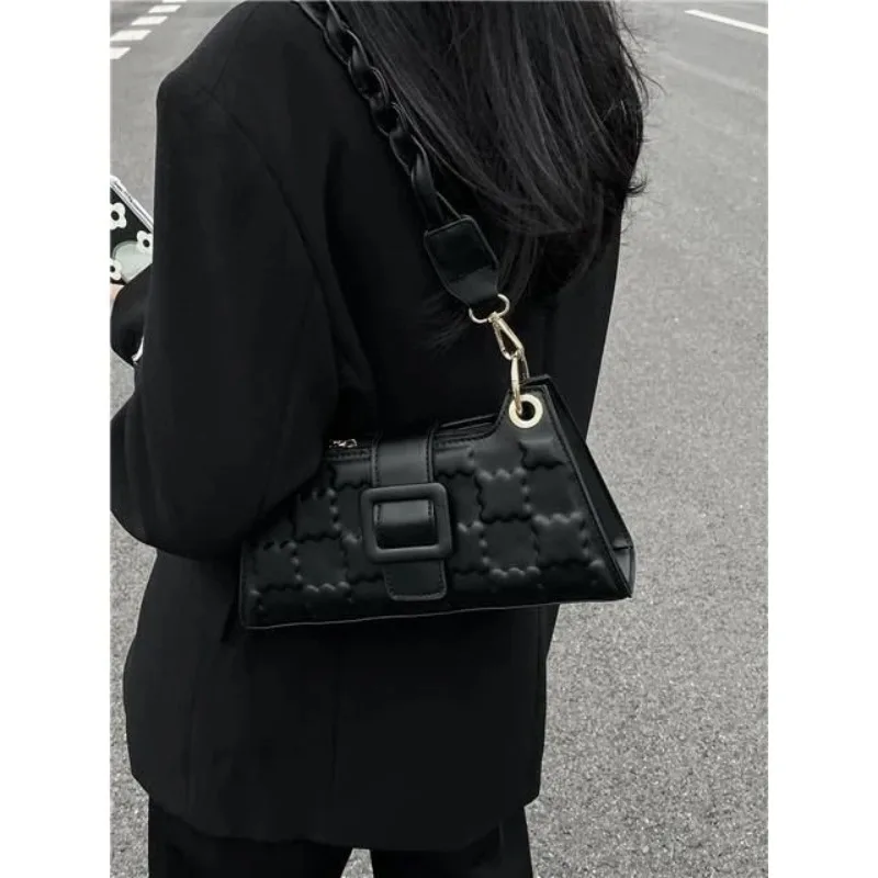 Autumn and Winter New Simple Square Embossed Design Black Underarm Bag Girls Commuter Messenger Handbag High Appearance Levelbag