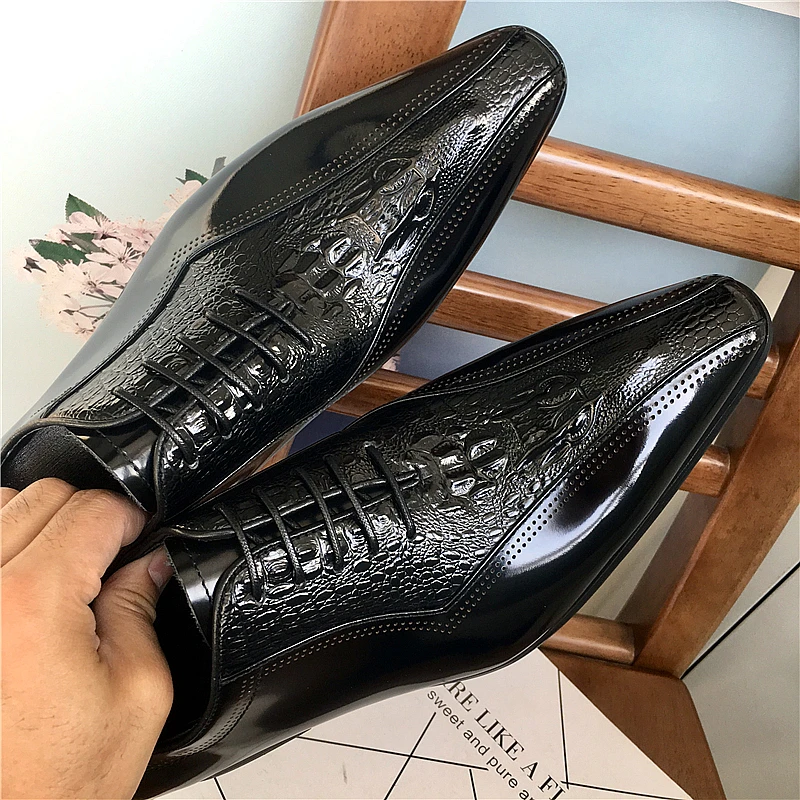 

Three-dimensional Faucet Embossed Fashion Youth Pointed Leather Shoes with Cow Leather Open Edge Bead Leather Shiny Oxford Shoes