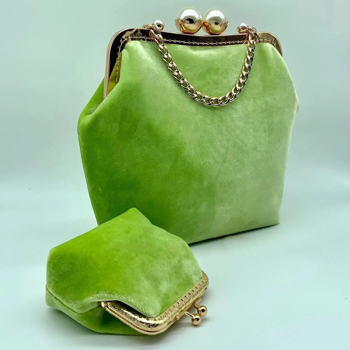 

Lost in Vintage Soild Velvet Bag Pearl Kiss Lock Clutch Metal Frame Bag Evening Purse 25x20x6cm