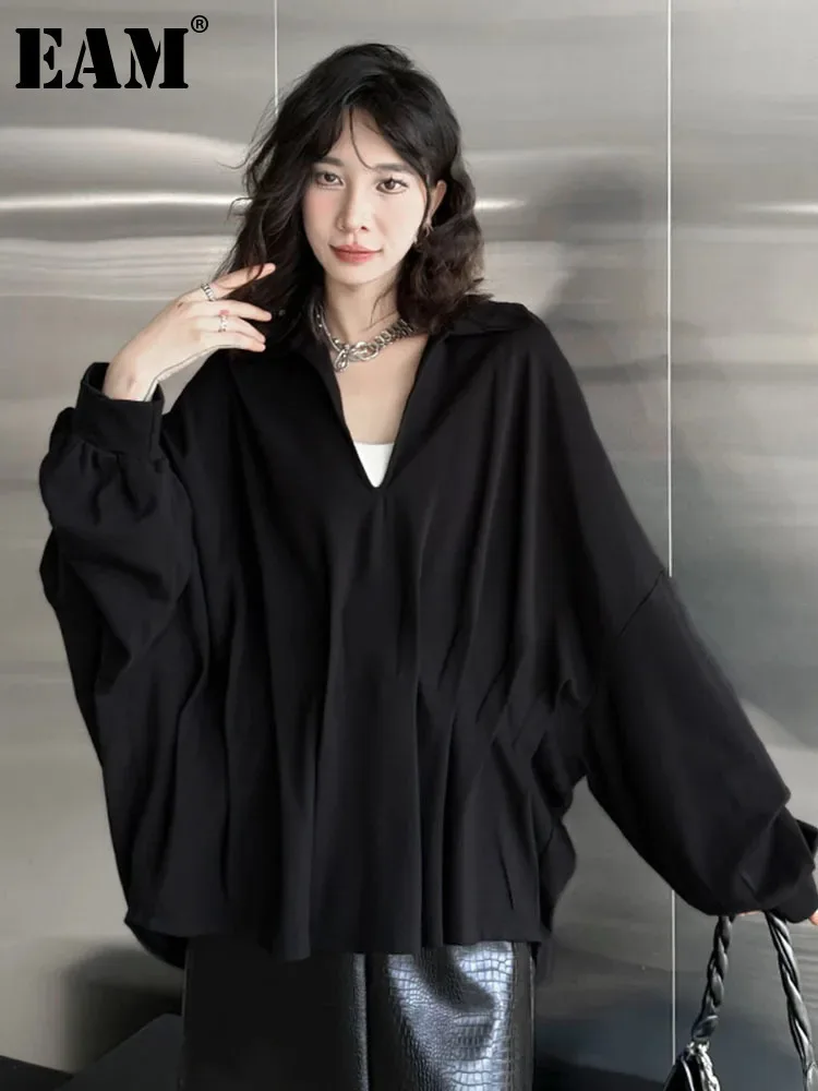 [EAM] Black Pleated Big Size Casual Jacket New V-neck Long Batwing Sleeve Women Coat Fashion Tide Spring Autumn 2024 1DH6865