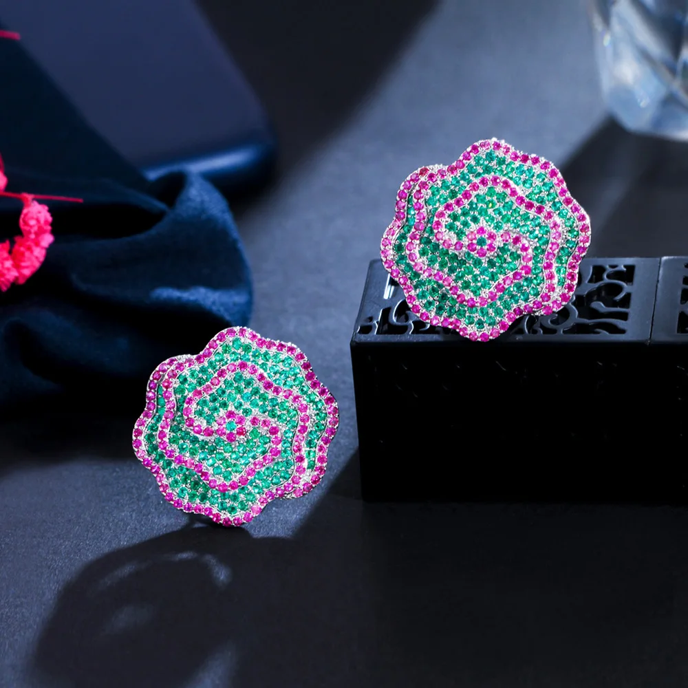 CWWZircons Kreative Ohrstecker mit großen Blumen aus grünem und rosarotem Zirkonia im Mikro-Pavé-Stil für Damen, schicker Schmuck für Hochzeiten und Partys E0810 – Detail 6