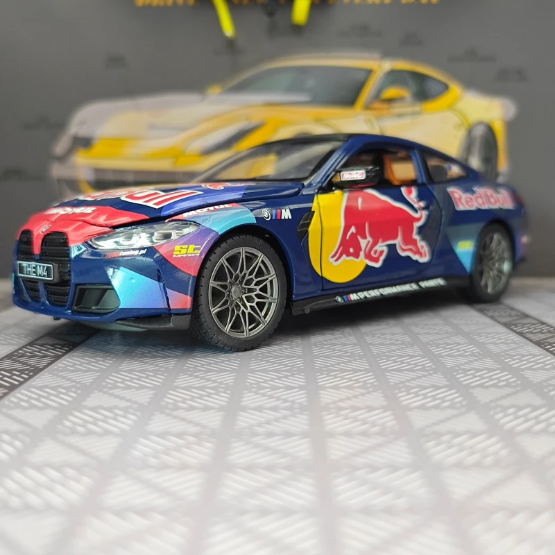 

CCA 1:24 BMW M4 G82 Red Bull Co branded Alloy Sports Car Model, with doors and hood that can be opened for car decoration