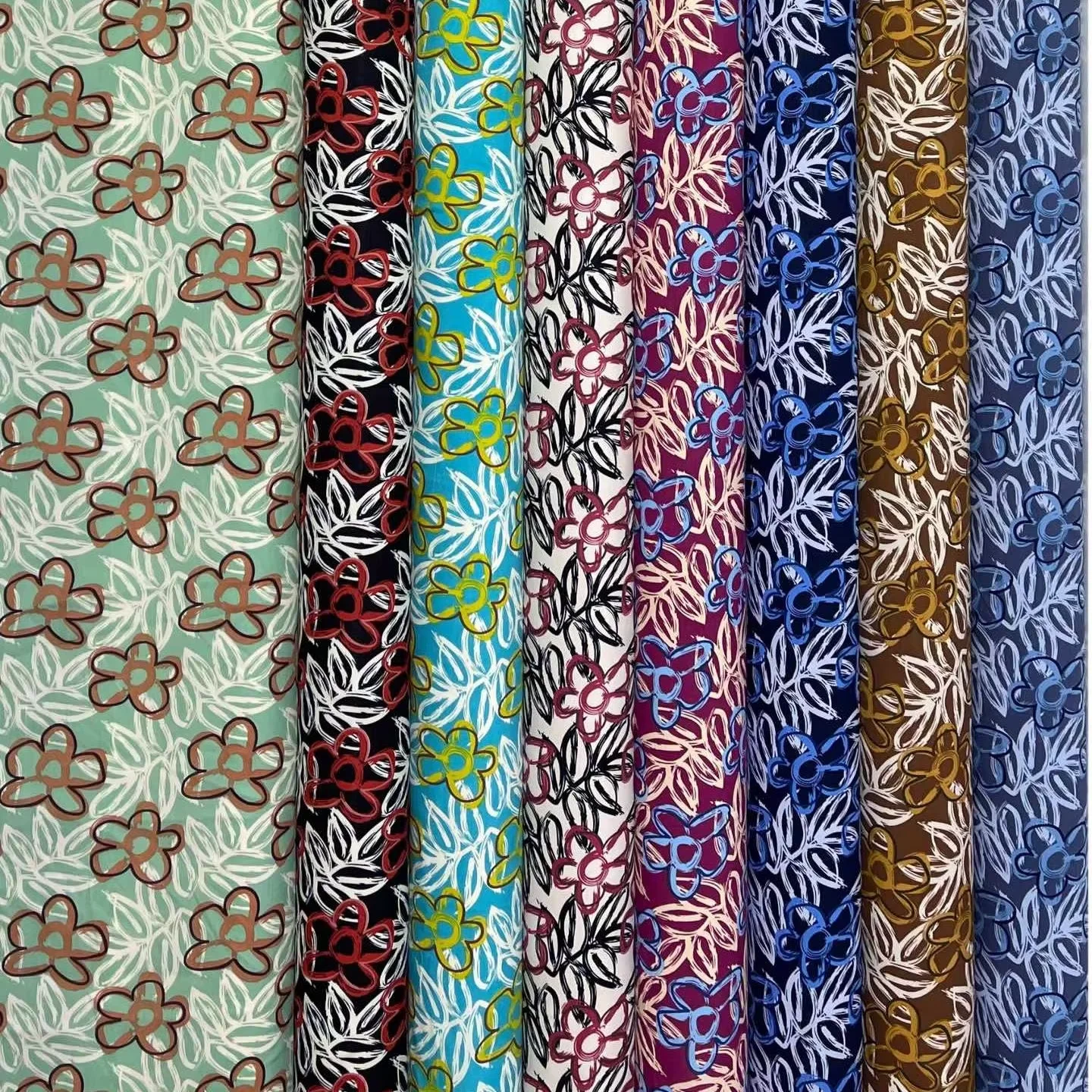 

Дышащая вискозная ткань с геометрическим цветочным принтом | Минималистичный цветочный дизайн для юбок и штор