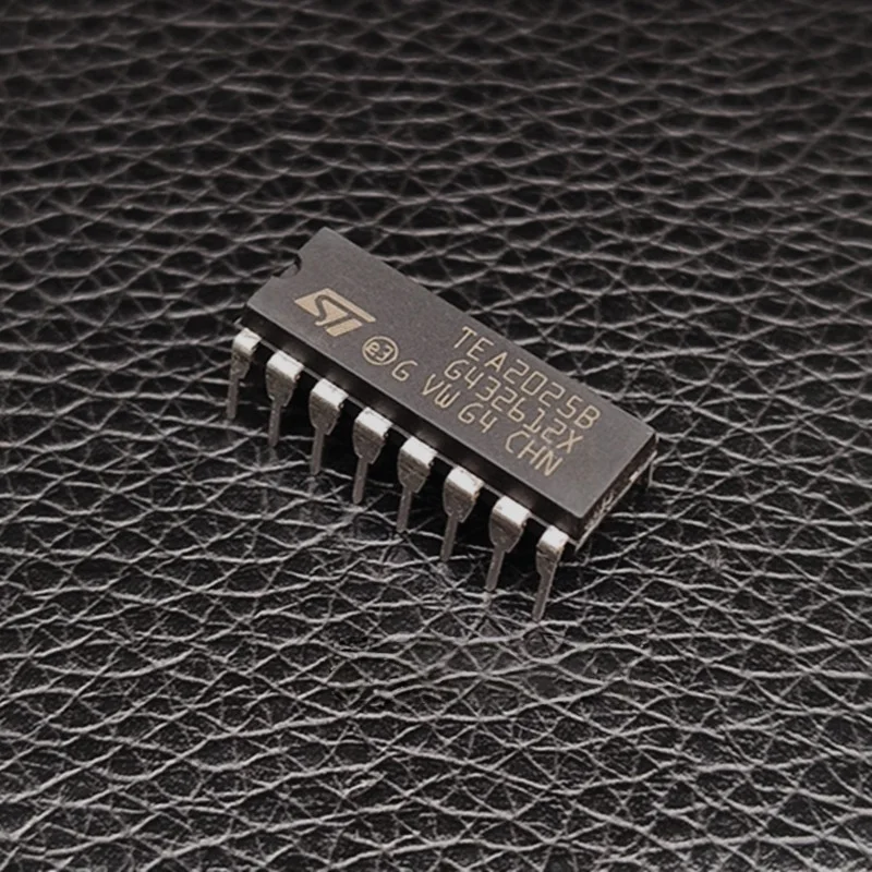 

10PCS TEA2025B Original genuine TEA2025 Direct plug DIP16 12V audio amplifier amplifier board chip