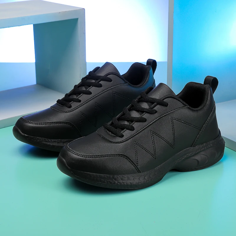 

Пара молодежных кожаных верхних спортивных туфель, всесезонные универсальные повседневные маленькие черные туфли кампуса, размеры 36-45, MF-9133LF.