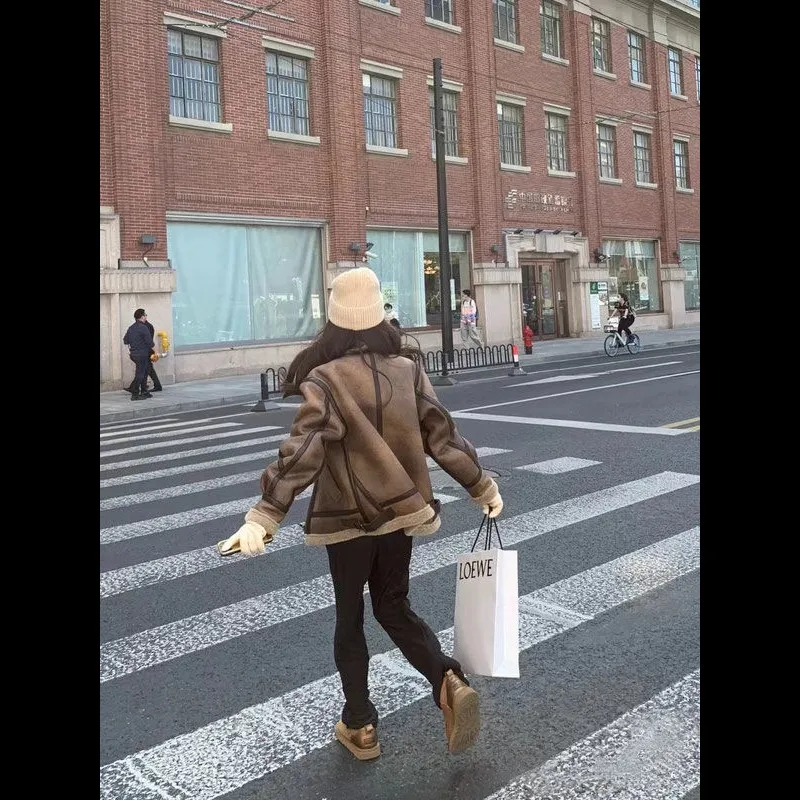 เสื้อโค้ทหนังแท้บุขนสำหรับผู้หญิง ไซส์เล็ก รุ่นใหม่ สำหรับฤดูใบไม้ร่วงและฤดูหนาว ให้ความรู้สึกหรูหรา