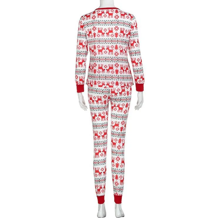 A family of three and four European and American long-sleeved moose print Christmas family pajamas