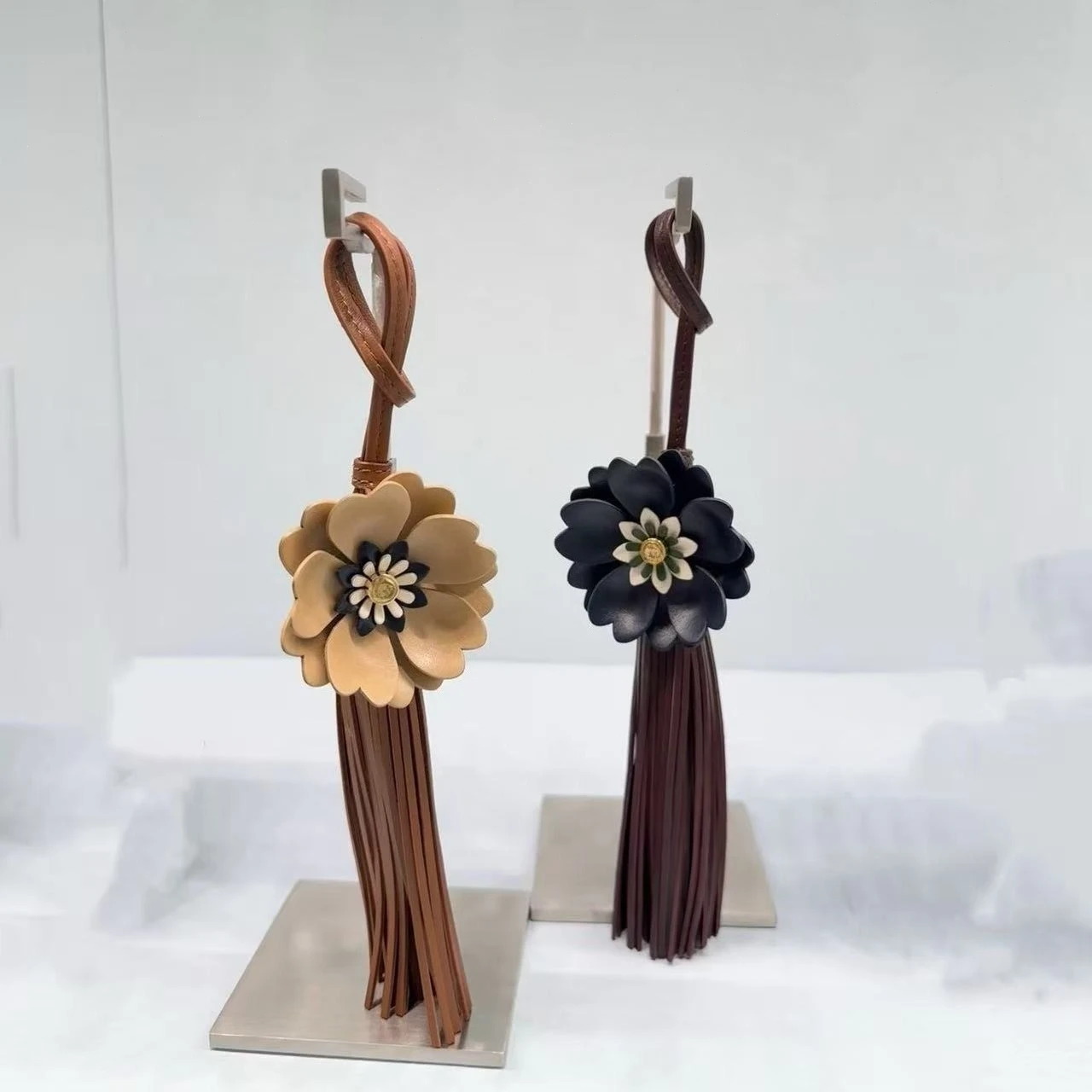 breloque-de-sac-en-cuir-fait-main-camelia-avec-pendentif-marguerite-pour-sac-a-main-sac-a-dos