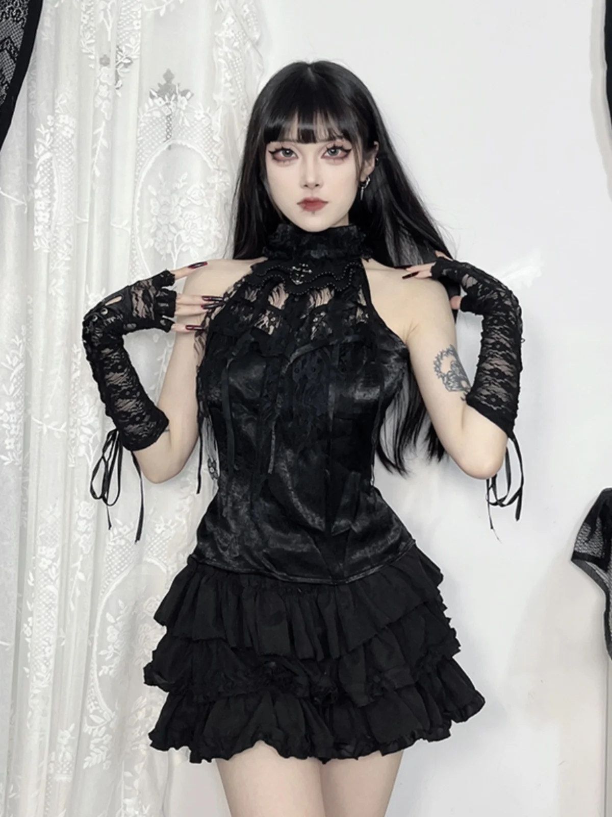 Wannathis Gothic Bla Gilet con cinturino appeso Hot Girl loween Sle Streetwear Scava fuori la finiture in pizzo Slim Fit Fibra di poliestere