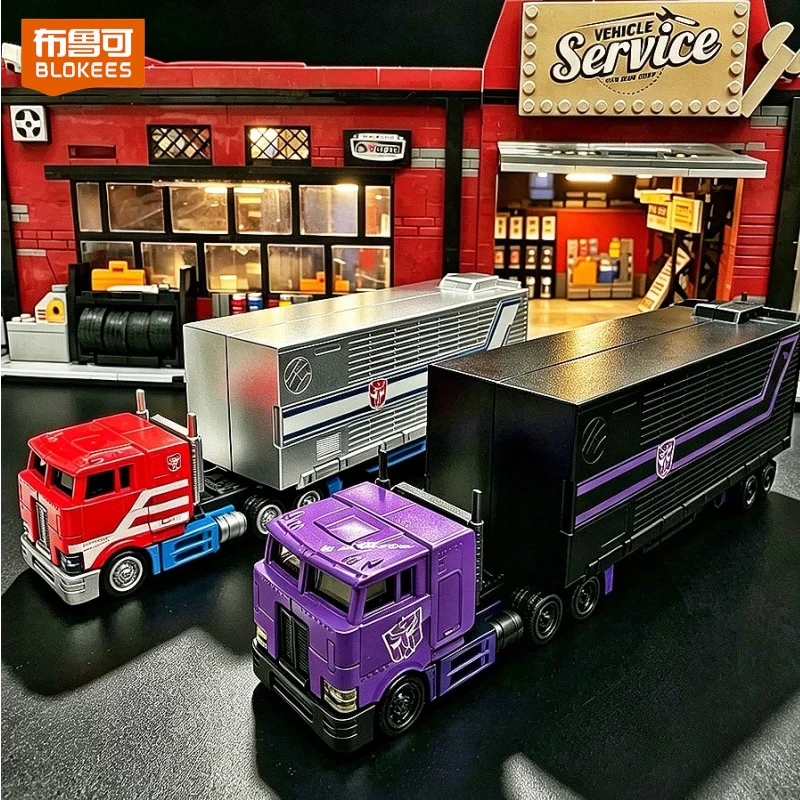 

Blokees Transformers Blokees Wheels CT02 SG Optimus Prime Full Trailer Transformable SG Edition High Collectible Value Toy Gift