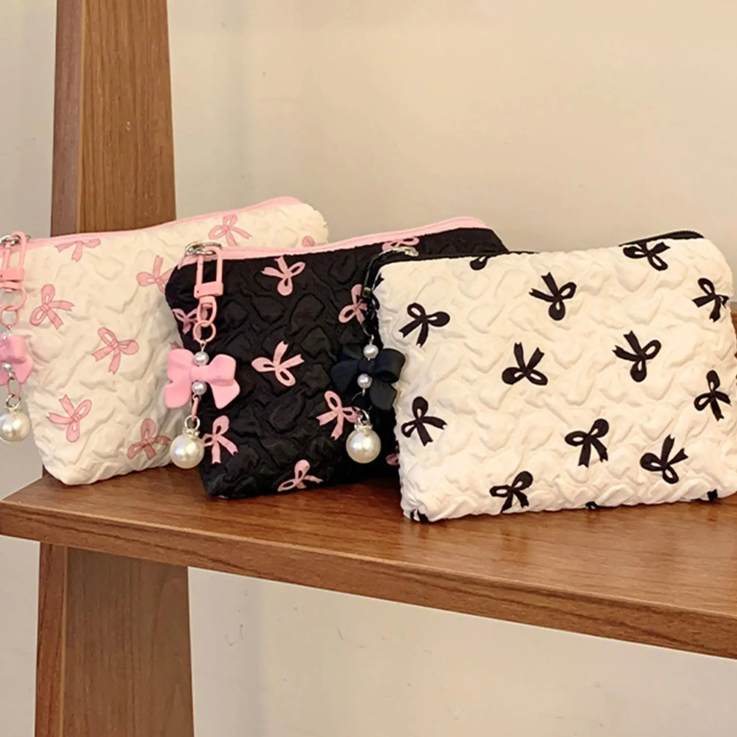 

Fresh Small Floral Quilted Cotton Makeup Bag Little Bow Large-Capacity Travel Cosmetic Bag Girls' Make Up Organizer for Women