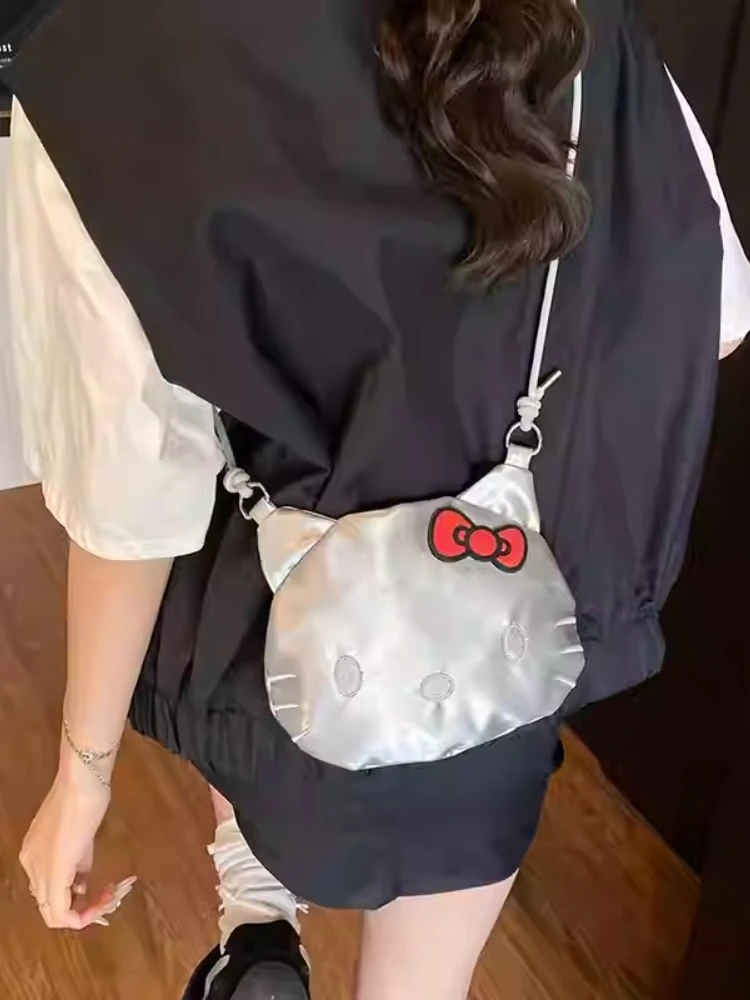 2025, Kawaii Hello Kitty Umhängetasche, Design-Rucksack, niedlicher Cartoon, silberne Umhängetasche, Cartoon, kleine runde Tasche für Frauen und Mädchen