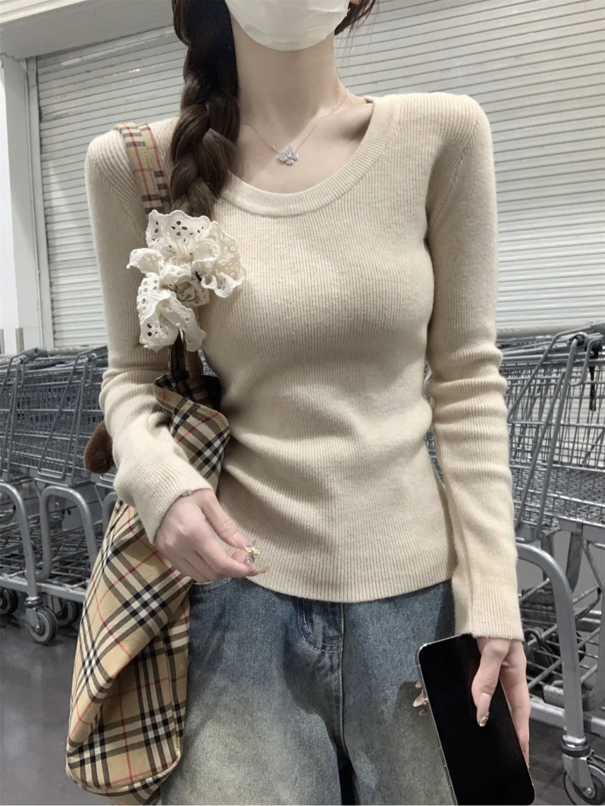 

Корейский трикотажный топ с длинными рукавами и U-образным вырезом для женщин, ранняя весна, облегающий базовый слой, мягкая смесь полиэстера, стандартный крой