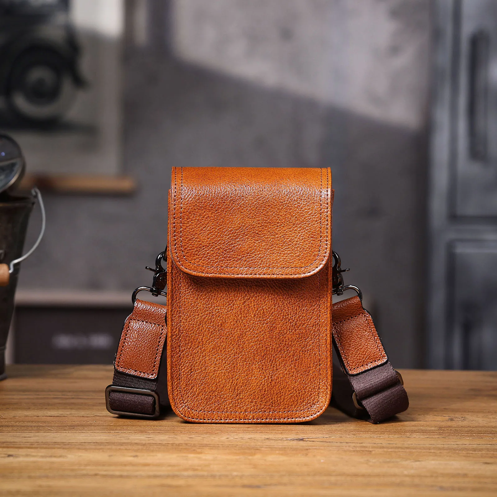 Echte Leder-Umhängetasche für Herren, Crossbody-Taschen, einfache Rindsleder-Gürteltasche, hochwertiges, pflanzlich gegerbtes Leder, modisch und lässig – Detail 9