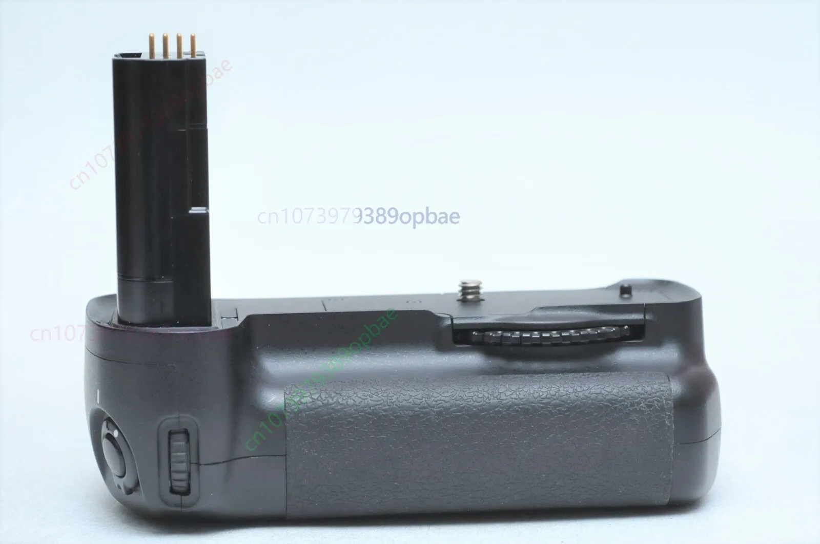 

Used For Nikon OEM MB-D200 Battery Pack Grip for Nikon D200 DSLR