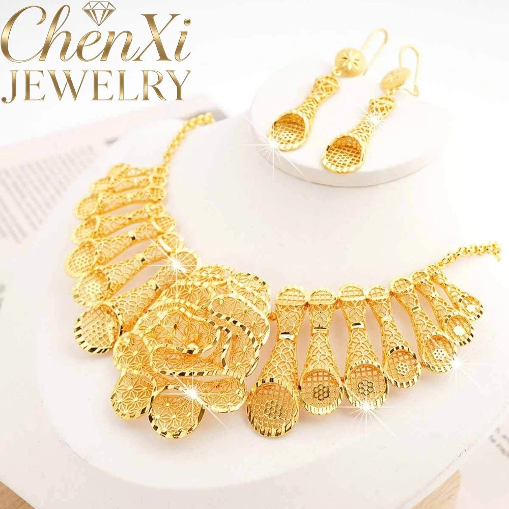 sand-gold-oversized-hollow-floral-necklace-fine-sculpted-decorative-accessory-romantic-all-match-jewelry-banquet-daily-outfit