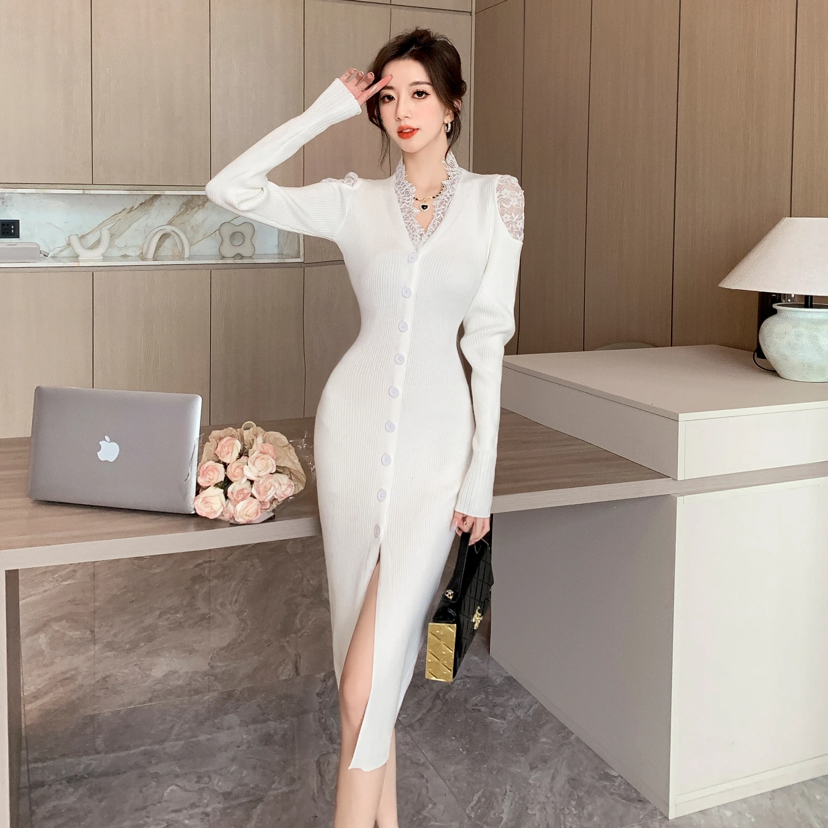 ชุดเดรสยาวถักนิตติ้งสไตล์ฝรั่งเศสสำหรับฤดูใบไม้ร่วง ดีไซน์หรูหราเบาๆ คอวี แต่งลูกไม้ ทรงเข้ารูป แฟชั่นสำหรับงานเลี้ยง