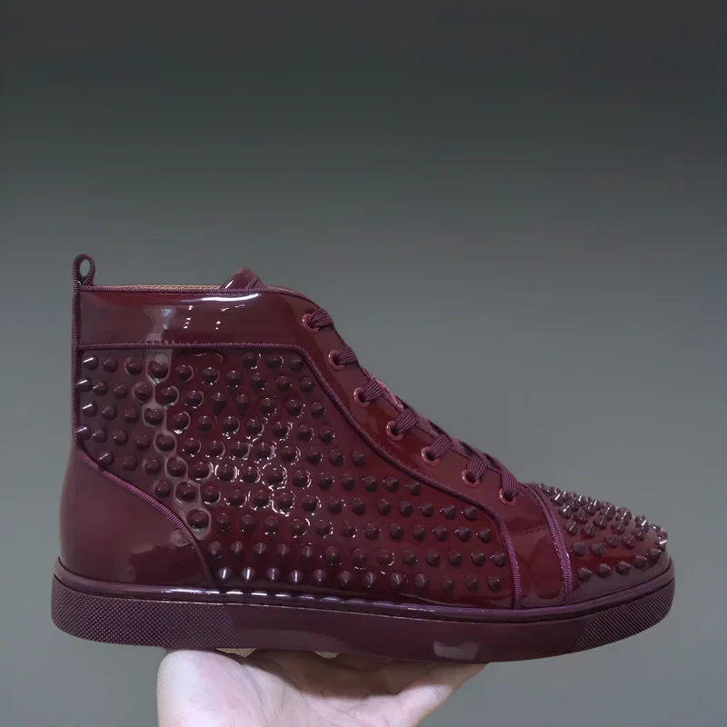 Mode Luxus Marke High Top Rote Untere Schuhe Für Männer Trainer Fahren Spikes Patent Echtes Leder Alle Nieten Wohnungen Sneaker