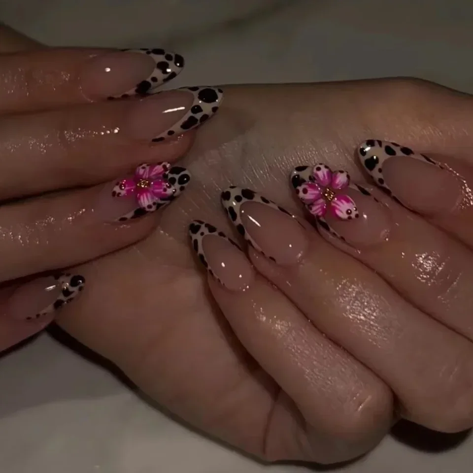 Uñas postizas largas puntiagudas con estampado de leopardo, decoradas con cerezas, flores, corazones y bailarinas, estilo almendra 6