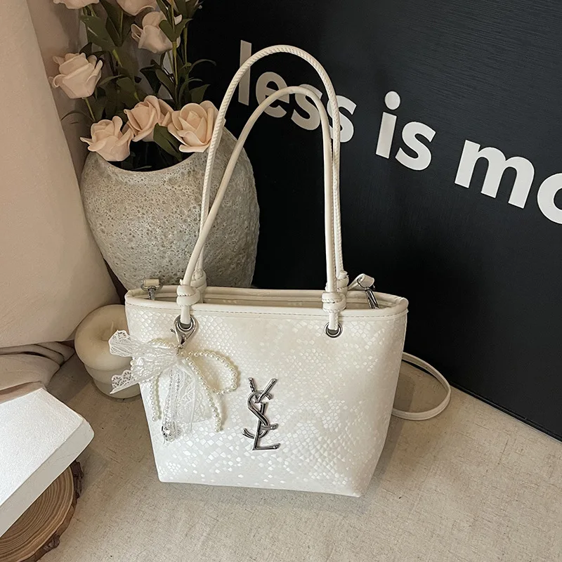 エレガントなカジュアルショルダーバッグ 2025年新作 レディース、高級ソフトレザートート、あらゆるシーンに合うファッショナブルなクロスボディバッグ