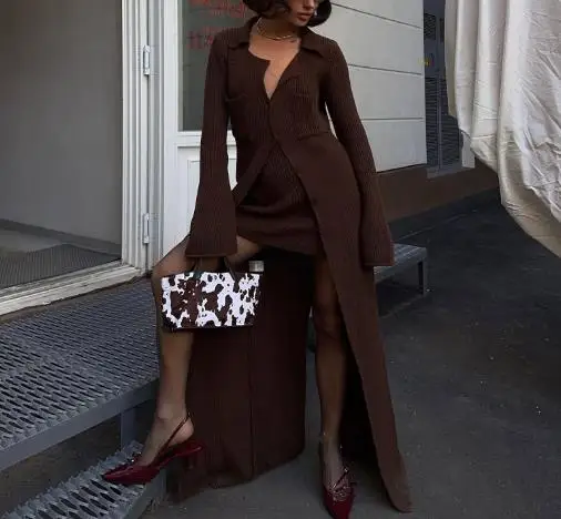 

Милая сексуальная одежда из двух предметов. Женские комплекты юбок. Верхняя одежда. Осень 2023. Новый повседневный однотонный кардиган с длинными рукавами. Комплект из топа и короткой юбки.