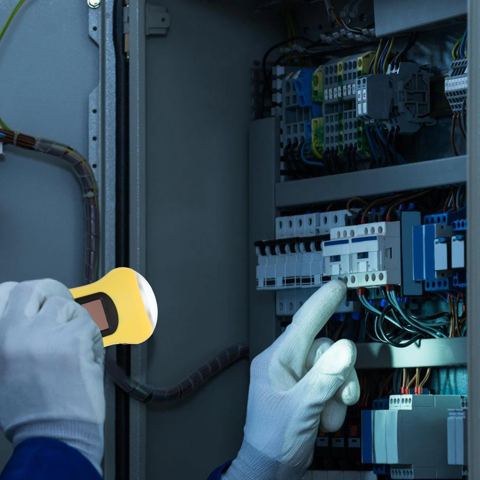 

Multifunctional Solar Hand Crank Flashlight Rechargeable LED for Camping Hiking Outdoor Emergency Light Solar Flashlight