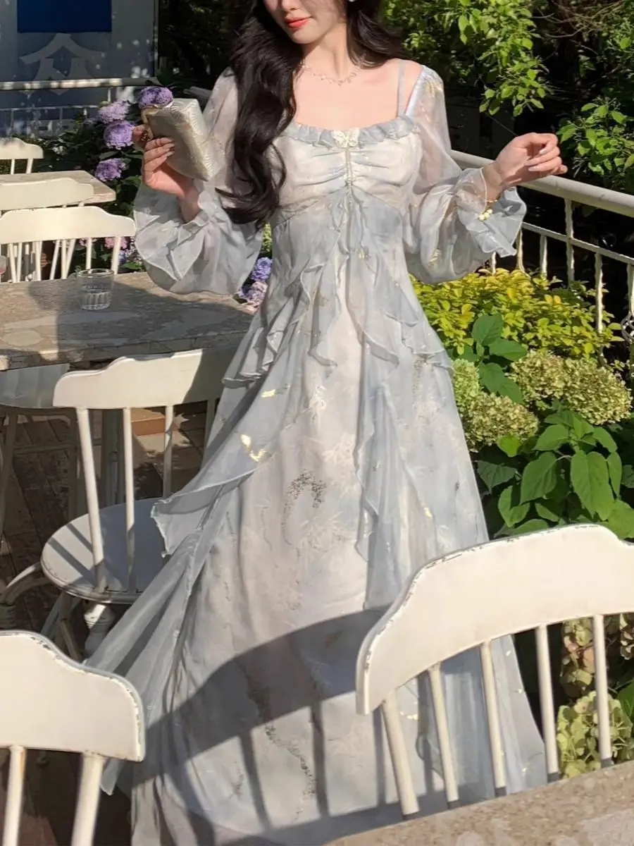 Vestido Feminino de Manga Longa com Decote Quadrado em Cinza Claro, Vestido Maxi com Renda em Camadas e Brilho, Vestido Casual de Chiffon Transparente