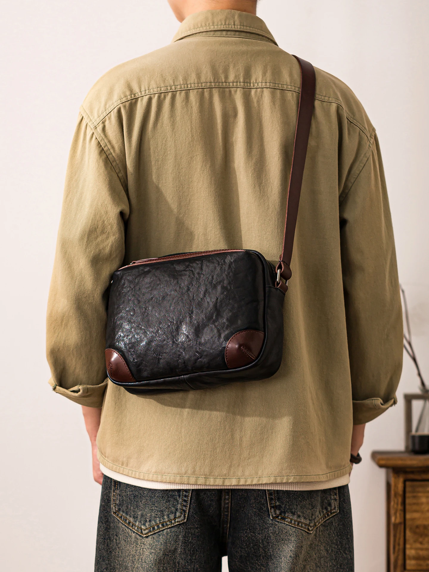

outdoor daily travel luxury genuine leather men's shoulder bag simple fashion designer handmade cow leather black crossbody bag