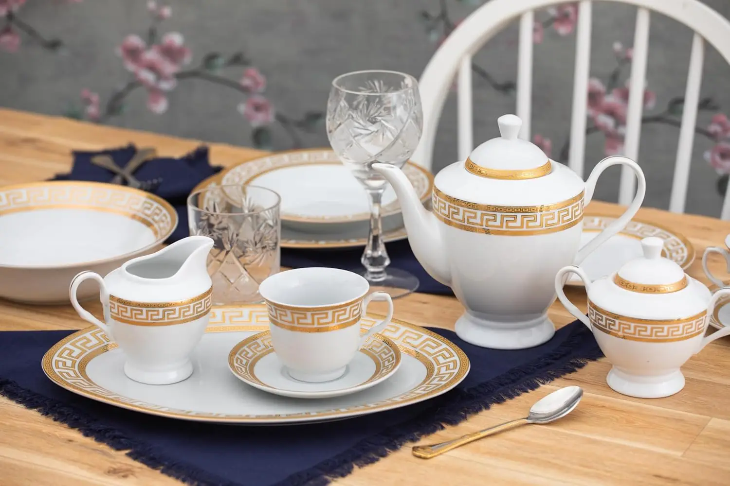طقم أواني طعام بورسلين مكون من 8 قطع - طقم أطباق فاخر مكون من 49 قطعة - تصميم مفتاح يوناني أبيض وذهبي - أطباق عشاء وأوعية وأكواب و