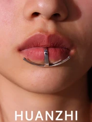 2024 Simple Curve Line Crescent Moon Gold Color Silver Color Metal Lip Clip for Women Men Unisex Trend Pair Cyberpunk Jewelry