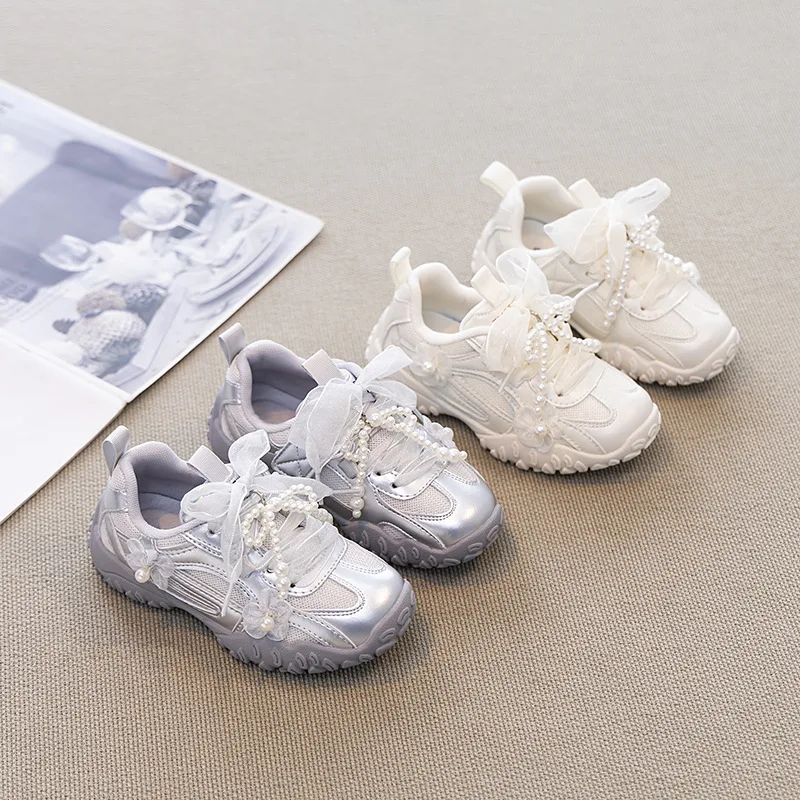 

Теннисные кроссовки для французских девушек, осень 2024, новые серебряные туфли принцессы с цветком, милая детская обувь, детская спортивная обувь, универсальные женские кроссовки