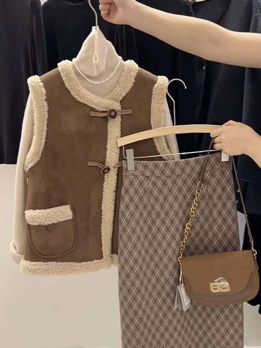 

Утепленный жилет из овечьей шерсти для женщин, осенне-зимний, модный, с наплечными подушками, круглый вырез, однотонный, универсальный, без рукавов