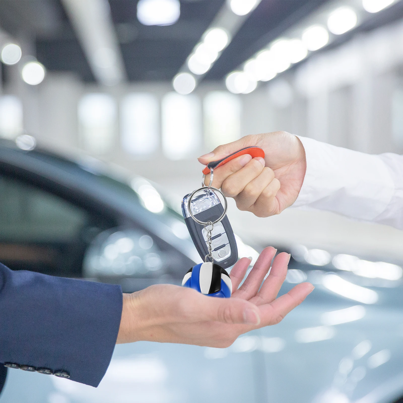 

2pcs Volleyball Keychains Sports Souvenir Key Ring Decorative Bag Pendant Portable Keychain Multi-Function Cartoon Volleyball