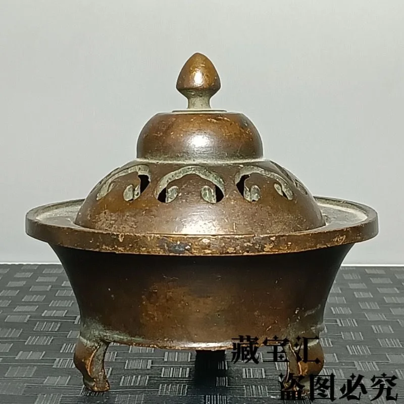 

Reflux objects: Qianlong annual three-legged tripod incense burner, Xiangyun bronze furnace, old goods handed down to the world